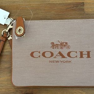 Coach Turlock Pouch 26 w/ Horse & Carriage